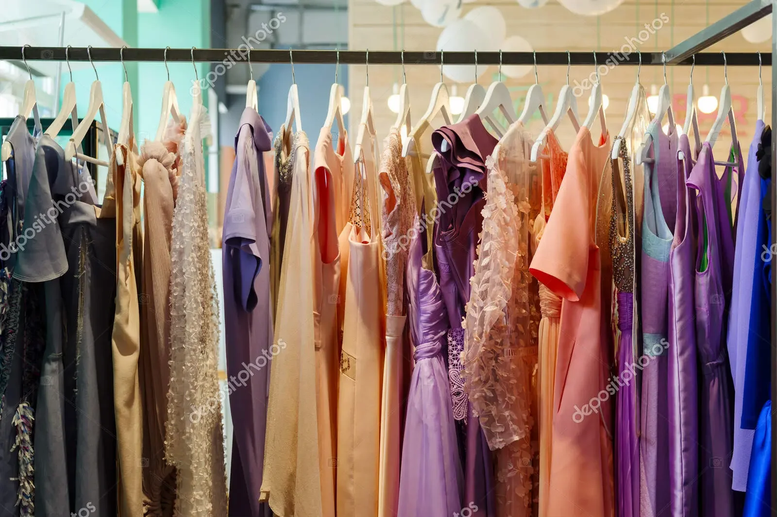 stand-hangers-women-dresses