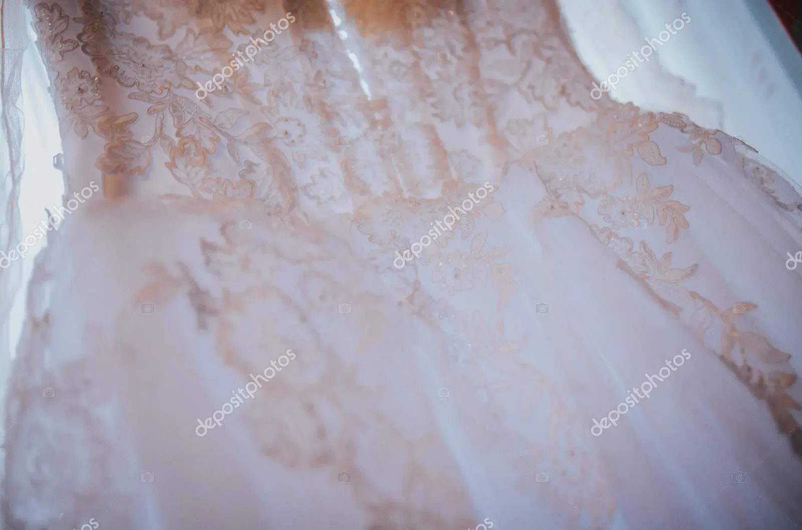 photo-closeup-shot-whiwedding-dress-beautiful